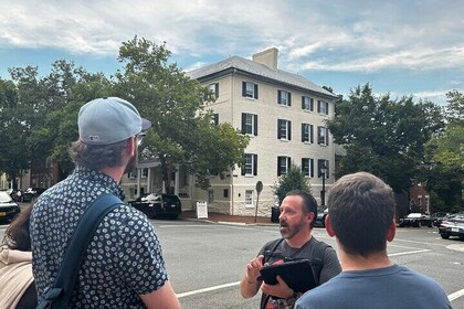 Old Town Alexandria Guided Walking Tour with a Local