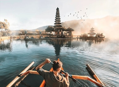 Bali : Lac Bratan, Porte Handara, Cascade et Swing Tour