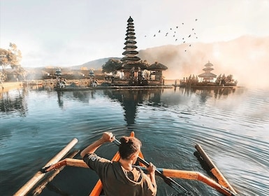 Bali: Lake Bratan, Handara Gate, Waterfall & Swing Tour