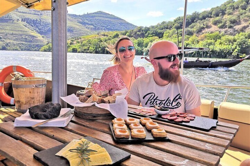 Private Tour in Porto Douro Valley Wine Tasting and Lunch