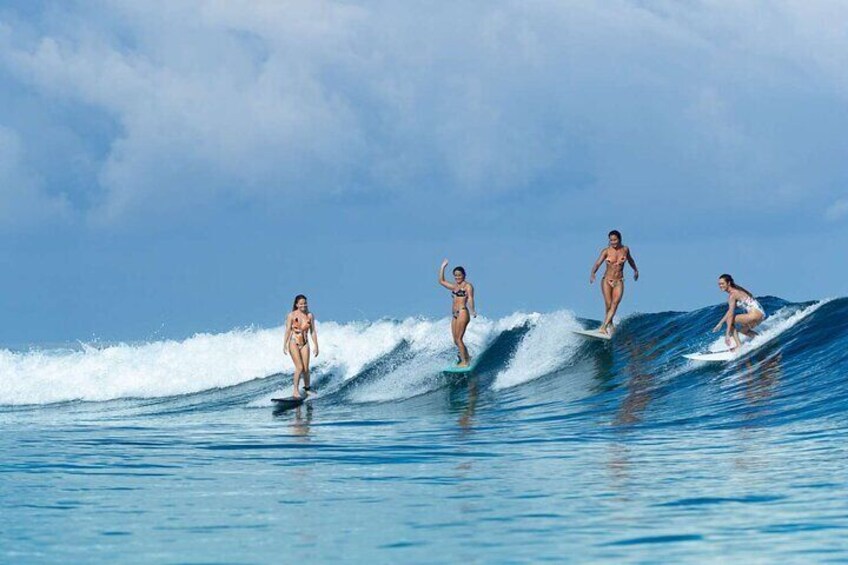 Group Surfing Carcavelos Cascais