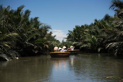 Hoi An: Paseo en bote de baloncesto en Bay mau coconut village