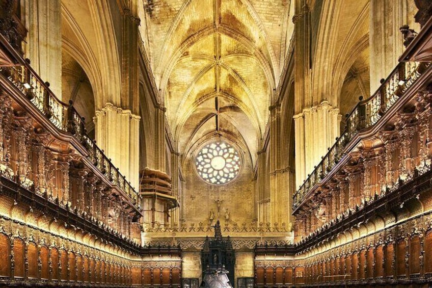 Tour to the Cathedral and the Giralda with Admission Included in Seville