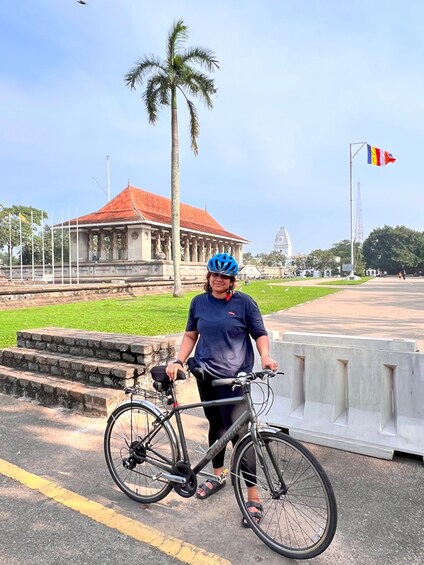 Picture 5 for Activity Cycling Through Colombo