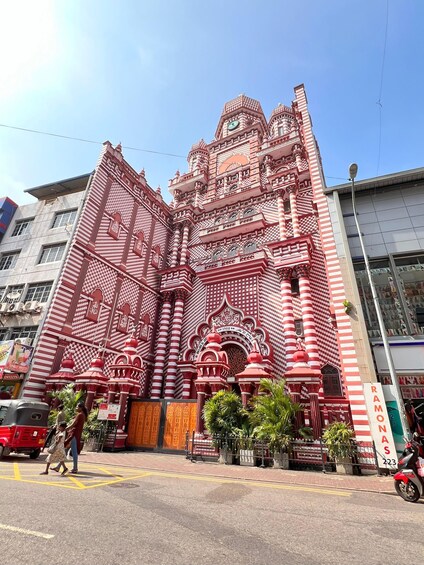 Picture 4 for Activity Cycling Through Colombo