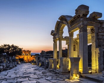 Kusadasista: Ephesus ja Pamukkale 2 päivän yksityinen kiertoajelu.