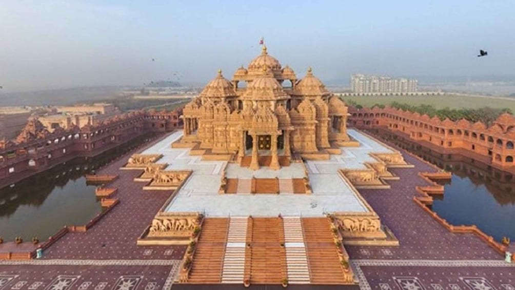 Delhi's Temples and Spiritual Sites Day Tour