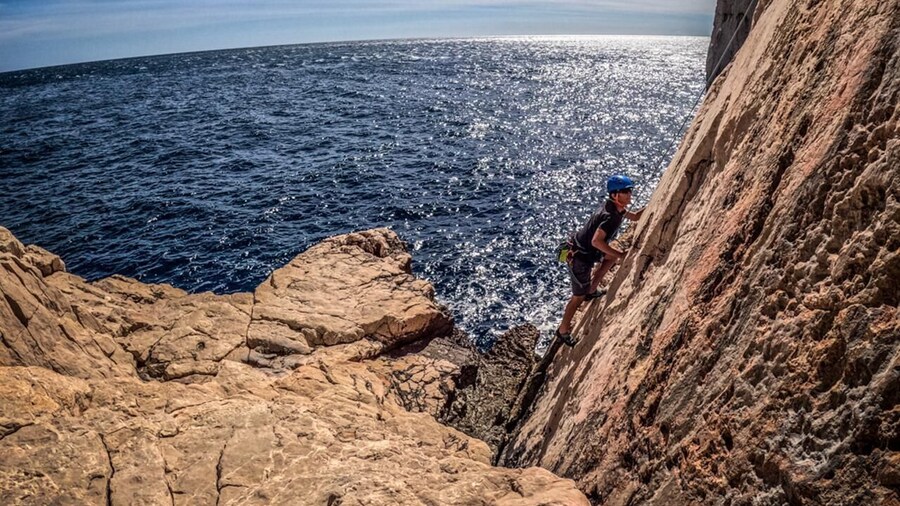 Climbing Discovery Session in the Calanques near Marseille