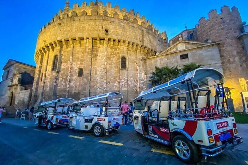 Tuk tuk stop next to the Cathedral Cimorro