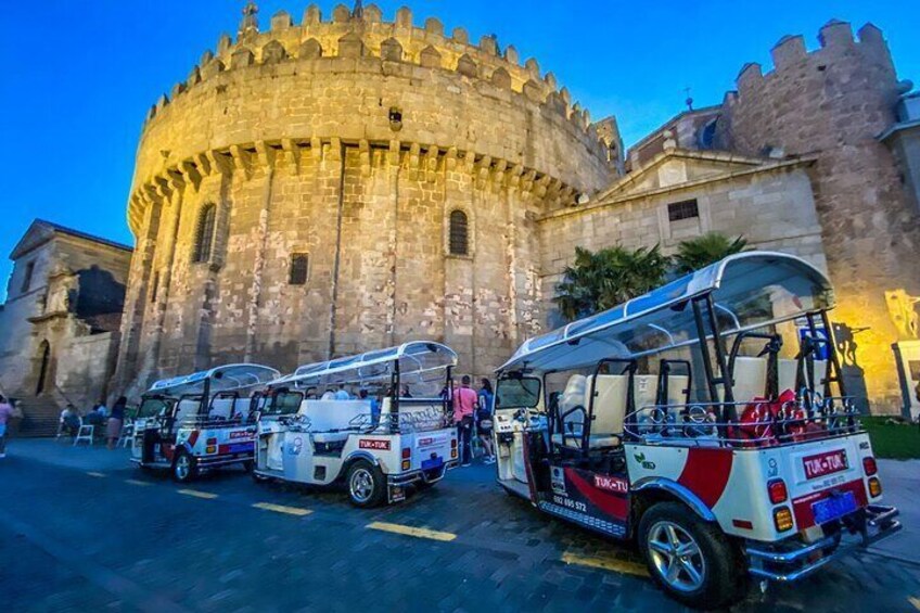 Tuk tuk stop next to the Cathedral Cimorro