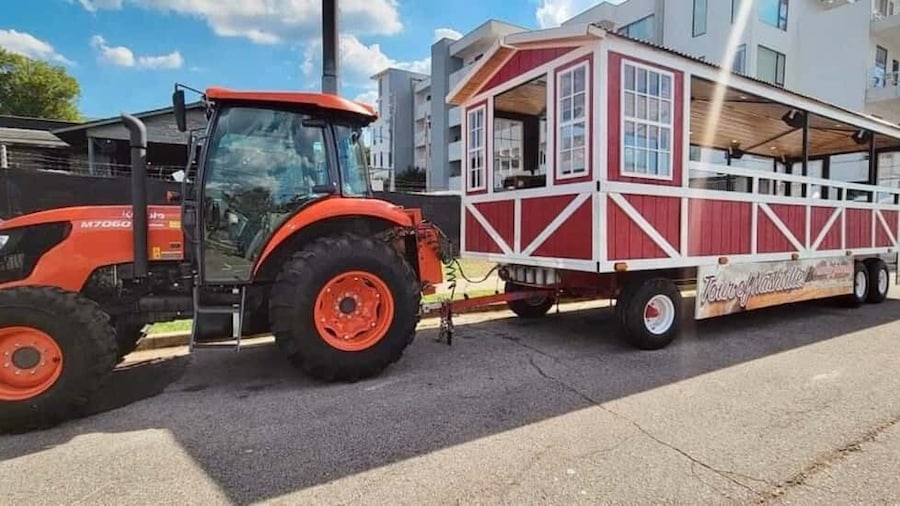 Nashville: Guided Hayride Tractor Ride and Sightseeing Tour