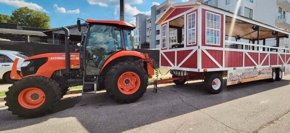 Nashville: Guided Hayride Tractor Ride and Sightseeing Tour