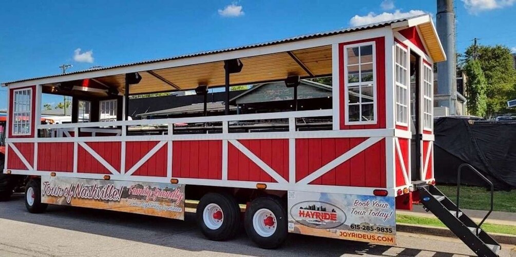 Picture 2 for Activity Nashville: Guided Hayride Tractor Ride and Sightseeing Tour