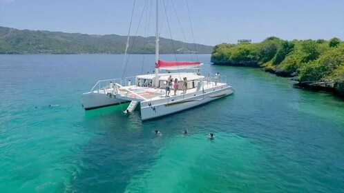 Samaná: Katamaranbåtstur med snorkling och lunch