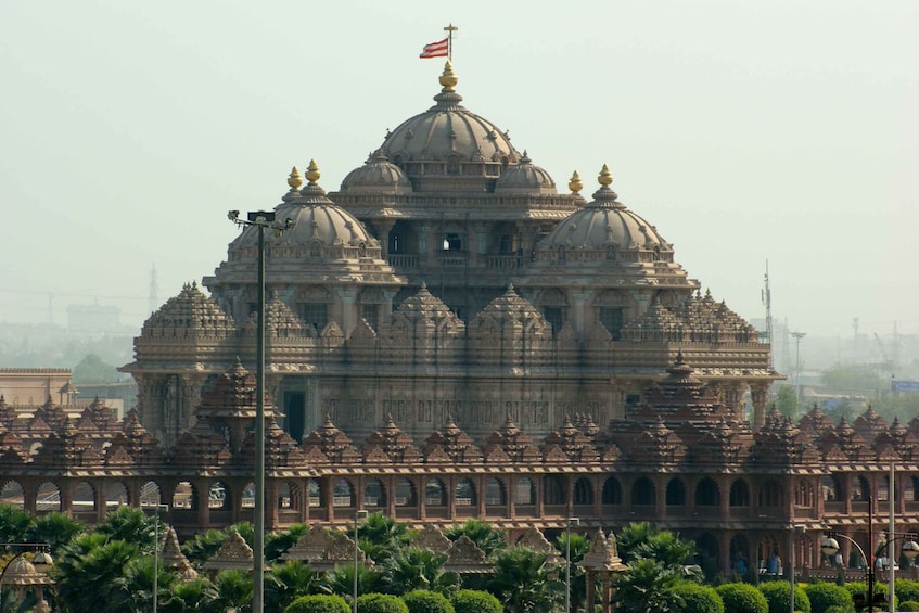 Picture 1 for Activity New Delhi - Akshardham Temple Tour with Water and Light Show