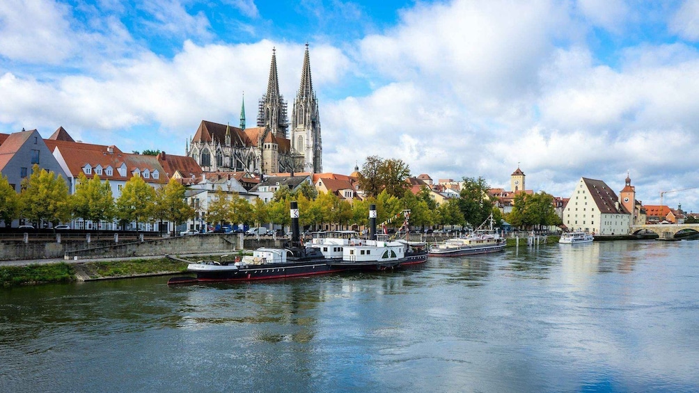 Regensburg: Private Christmas Market Tour