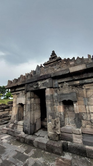 Picture 2 for Activity Explore Hidden Temple and Prambanan