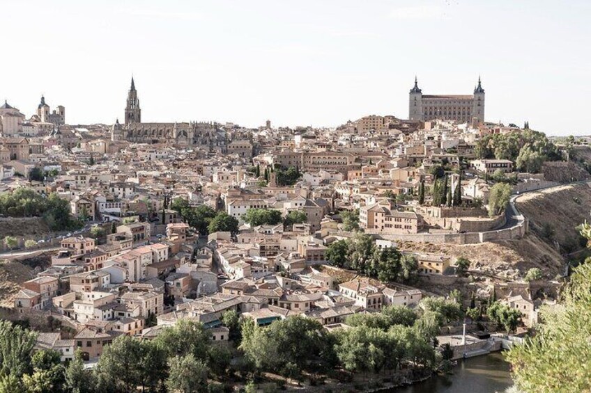 Toledo Full Day Tour with Tapas and Wine 
