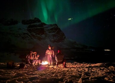 Tromssa: Pohjantuliretki lämpimällä ruoalla ja juomilla.