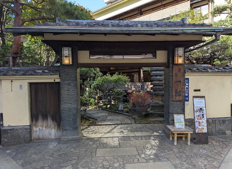 Picture 1 for Activity Asakusa: Exquisite lunch after history tour