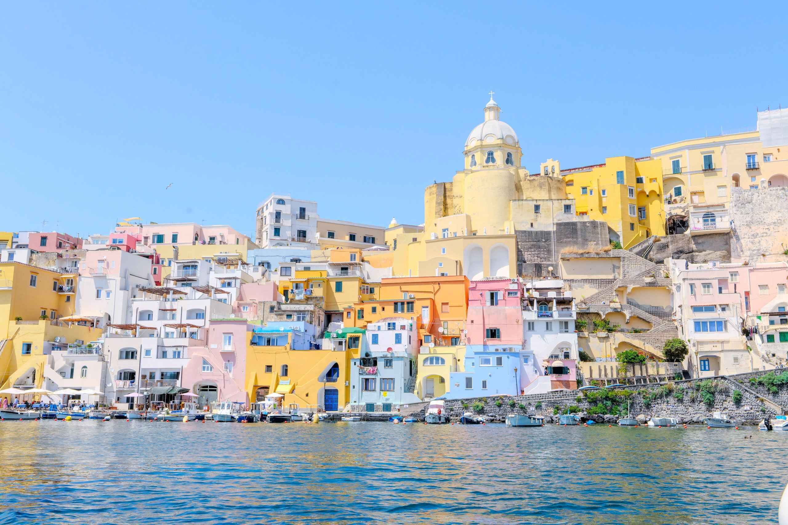 Naples: Procida Transfer with Island Boat Tour and Free Time