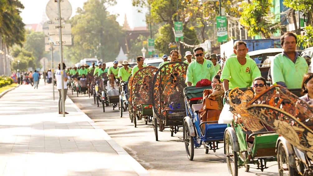 Picture 1 for Activity Phnom Penh: Guided Historical Day Tour by Cyclo and Tuk Tuk