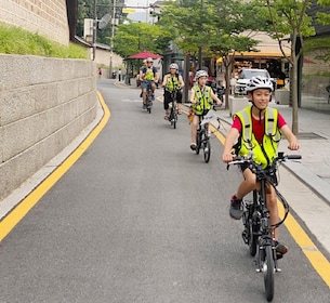 Seoul: Markt-Food-Tour und abendliche E-Bike-Fahrt