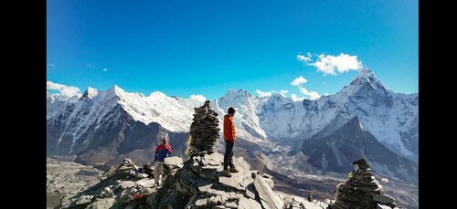 珠穆朗玛峰三高山口徒步旅行：17 天导游带领的 3 山口徒步旅行