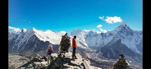 珠穆朗玛峰三高山口徒步旅行：17 天导游带领的 3 山口徒步旅行