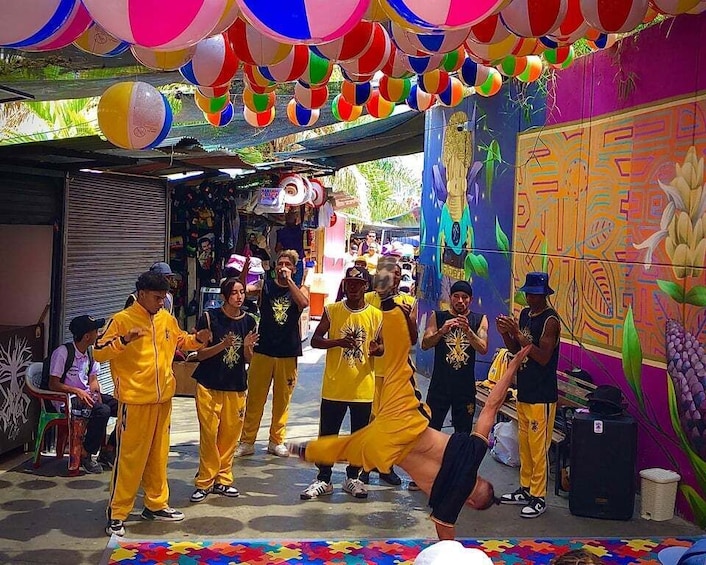 Picture 2 for Activity Medellín: Comuna 13 Tour with Spray Painting and Ice Cream