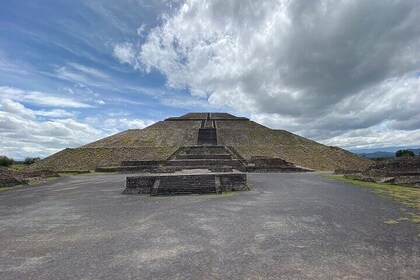 Private Tour with Archaeologist and VR Experience at Teotihuacan