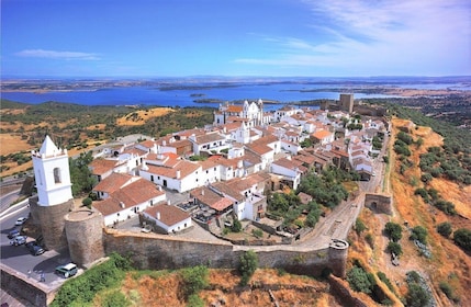 Desde Lisboa: tour de un día a Évora y Monsaraz con degustación de vinos