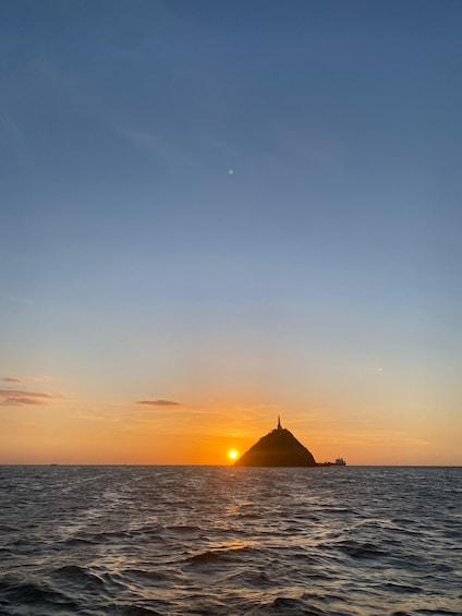 Picture 4 for Activity Santa Marta Bay: Sunset on a sail boat