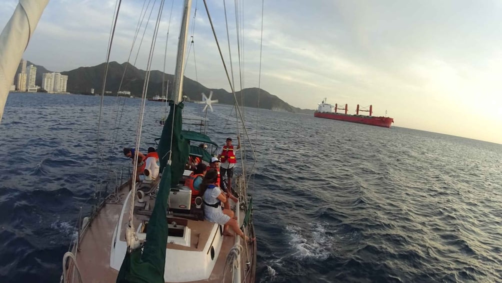 Picture 2 for Activity Santa Marta Bay: Sunnset on a sail boat