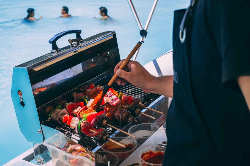 Laguna Grill: 4-hr Private Boat Tour with BBQ and Drinks