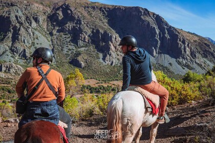 在洛斯安第斯山脈中部騎馬享用智利燒烤