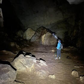 Vanuit Tirana: Wandelen naar Pellumbas Grot & bezoek aan de Canyon