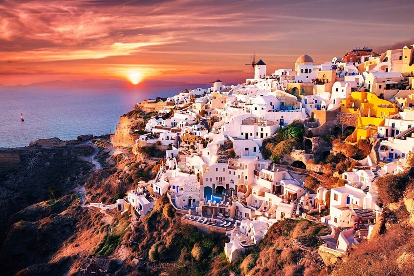 Santorini: Private Guided Tour with Sunset View