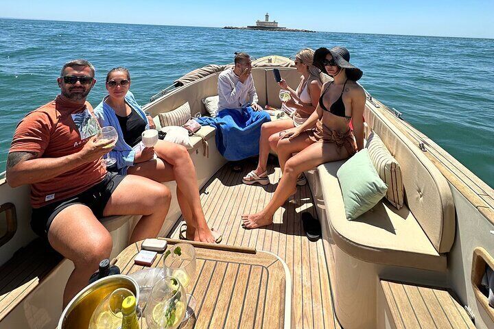  Lisbon Comfortable Cruise – Pastel de Nata &amp; Open Bar 