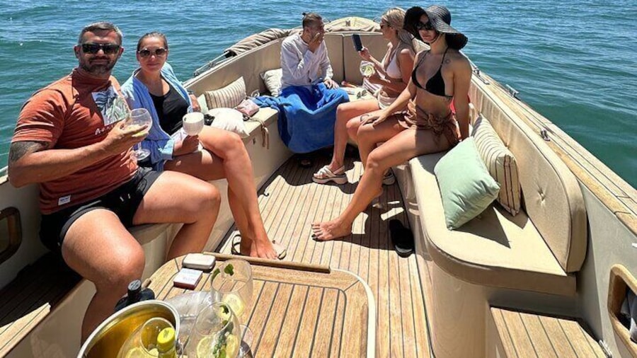 Lisbon Comfortable Cruise – Pastel de Nata & Open Bar