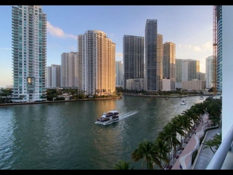 Boca Raton on High Speed Train with Millionaire Home Boat Tour