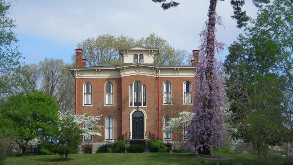 Bowling Green: Riverview at Hobson Grove Historic House