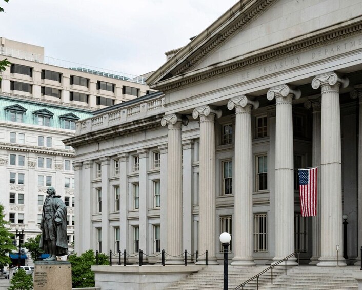 Picture 3 for Activity DC: 'Hidden Halls of Power' Lafayette Square Walking Tour