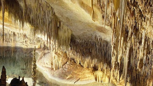 Mallorca: Biljett till Caves of Drach med upphämtning
