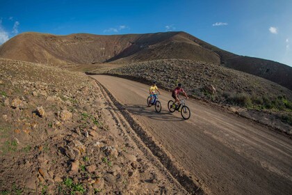 Corralejo: Alquiler de E-Bike con Mapa a la Playa de las Palomitas y el Vol...