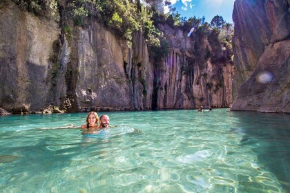 Da Valencia: Escursione guidata a Montanejos con piscine naturali