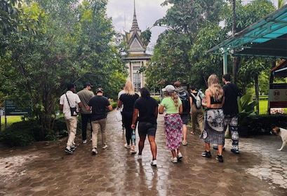 S21 & Killing Fields Tour mit Khmer Mittagessen & Getränk