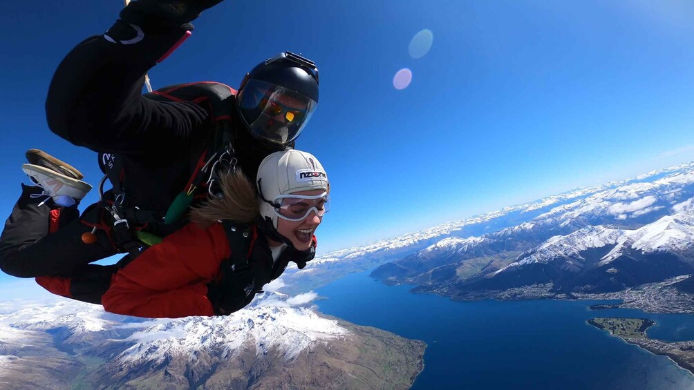 Queenstown: Tandem Skydive from 9,000, 12,000 or 15,000 Feet