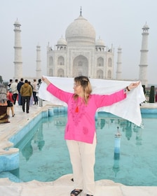 From Mumbai: Overnight Taj Mahal Tour with Flight & Hotel