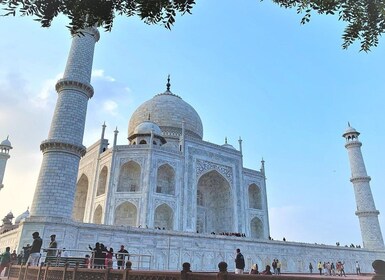 Desde Bombay: Visita nocturna al Taj Mahal con vuelo y hotel